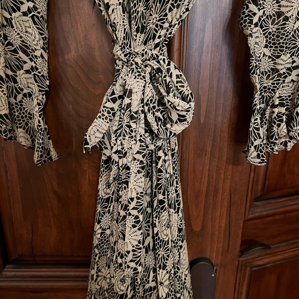 Knee length dress blavk and tan
